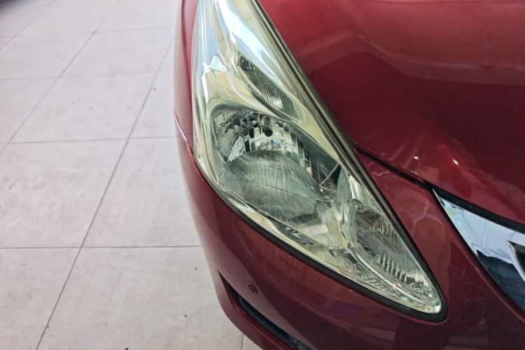 Used Nissan Tiida 2011 1.6L CVT Smart Version Right Front Headlight