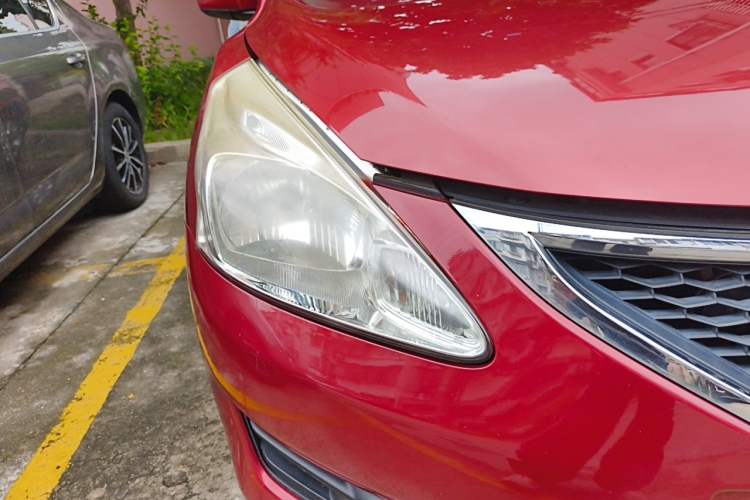 Used Nissan Tiida 2011 1.6L CVT Comfort Model Right Front Headlight