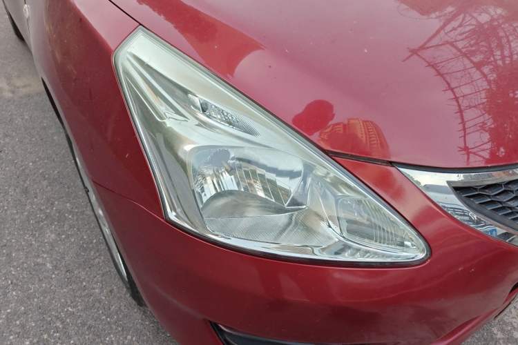 Used Nissan Tiida 2011 1.6L CVT Comfort Model Right Front Headlight