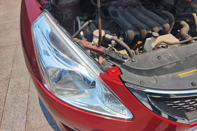 Used Nissan Tiida 2011 1.6L CVT Comfort Model Right Front Headlight