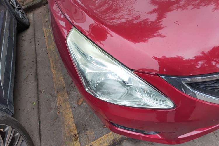 Used Nissan Tiida 2011 1.6L CVT Comfort Model Right Front Headlight