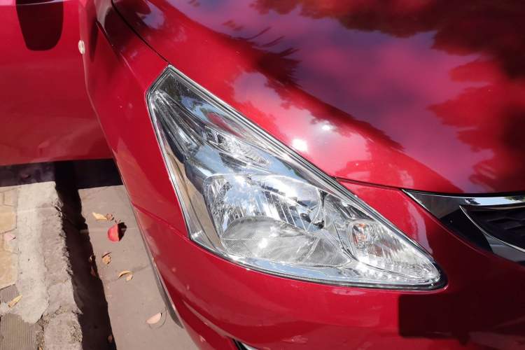 Used Nissan Tiida 2011 1.6L CVT Smart Version Right Front Headlight
