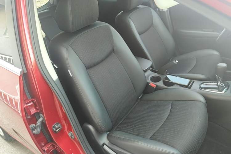 Used Nissan Tiida 2011 1.6L CVT Smart Version Right Front Seat