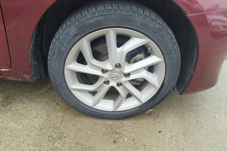 Used Nissan Tiida 2011 1.6T M-CVT Cool Edition Right Front Wheel Hub