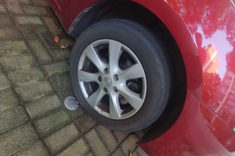 Used Nissan Tiida 2011 1.6L CVT Smart Version Right Front Wheel Hub