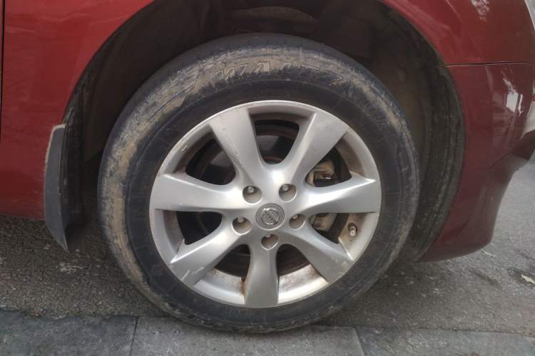 Used Nissan Tiida 2011 1.6L CVT Comfort Model Right Front Wheel Hub