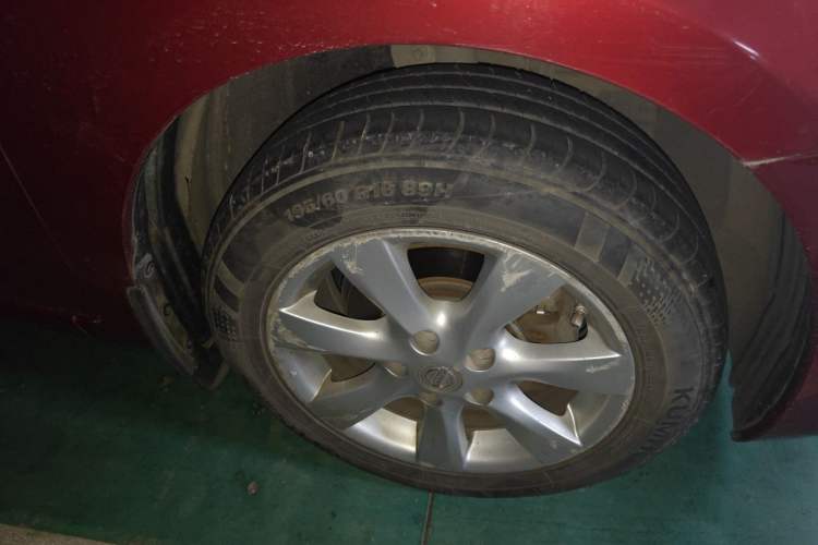 Used Nissan Tiida 2011 1.6L CVT Comfort Model Right Front Wheel Hub