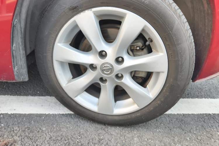 Used Nissan Tiida 2011 1.6L CVT Comfort Model Right Front Wheel Hub
