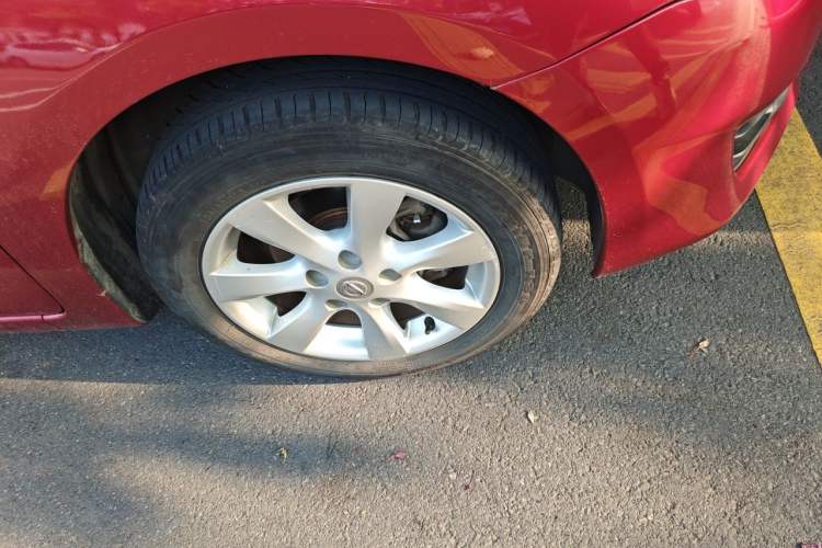 Used Nissan Tiida 2011 1.6L CVT Comfort Model Right Front Wheel Hub