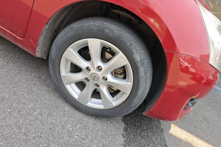 Used Nissan Tiida 2011 1.6L CVT Smart Version Right Front Wheel Hub