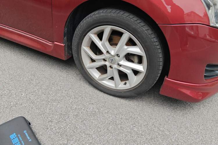 Used Nissan Tiida 2011 1.6T M-CVT Cool Edition Right Front Wheel Hub