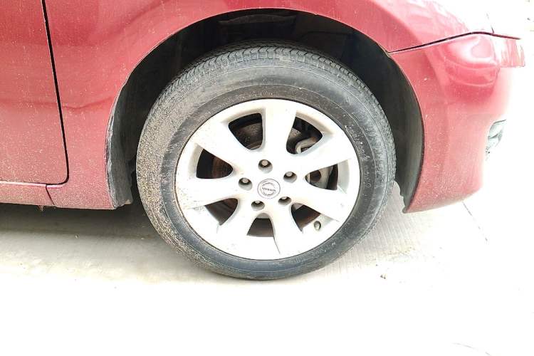 Used Nissan Tiida 2011 1.6L Manual Smart Version Right Front Wheel Hub