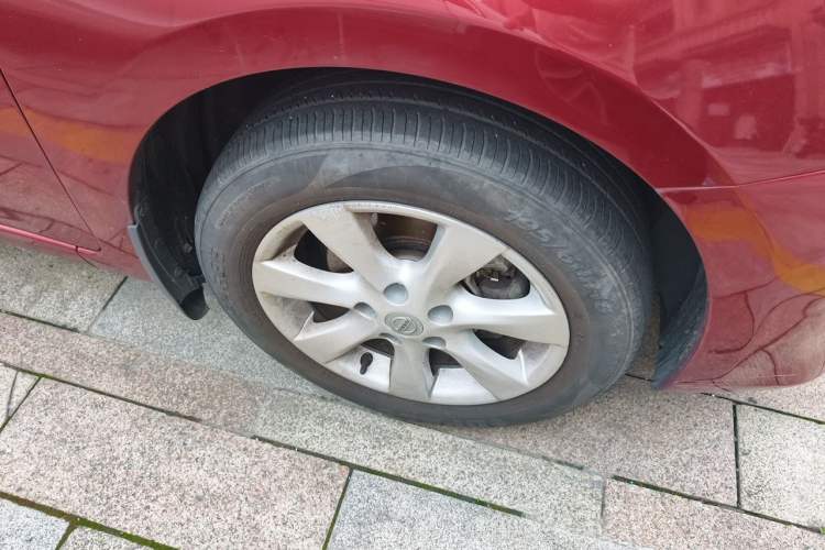 Used Nissan Tiida 2011 1.6L CVT Comfort Model Right Front Wheel Hub
