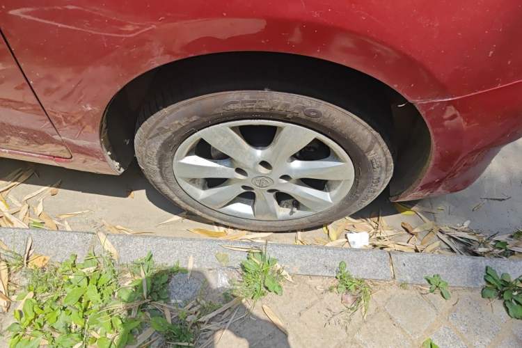 Used Nissan Tiida 2011 1.6L CVT Smart Version Right Front Wheel Hub