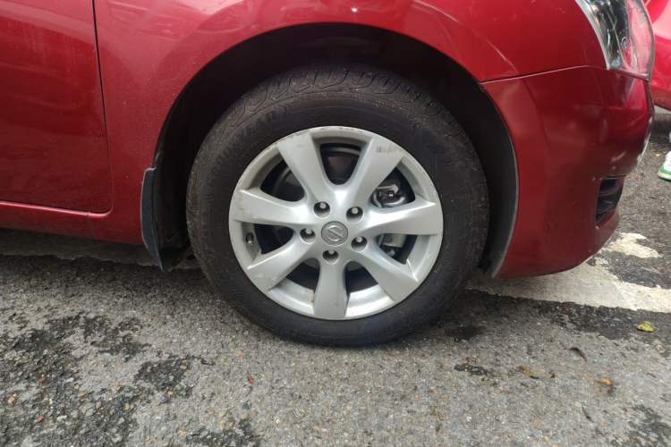 Used Nissan Tiida 2011 1.6L CVT Smart Version Right Front Wheel Hub