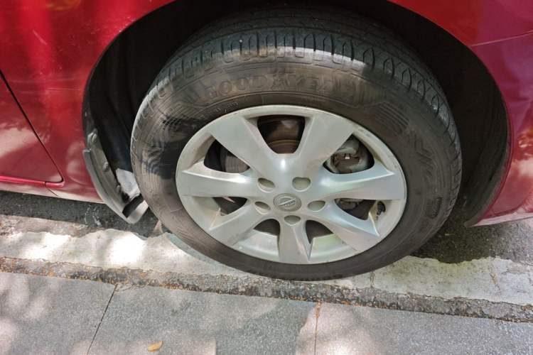 Used Nissan Tiida 2011 1.6L CVT Smart Version Right Front Wheel Hub