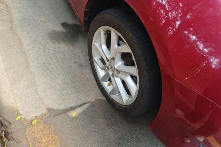Used Nissan Tiida 2011 1.6T Manual Xuan Dong Edition Right Front Wheel Hub