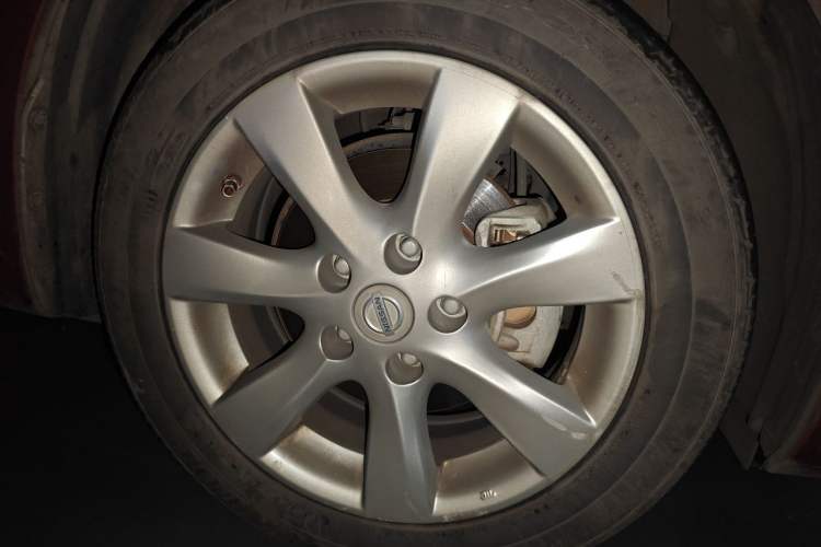 Used Nissan Tiida 2011 1.6L CVT Luxury Edition Right Front Wheel Hub