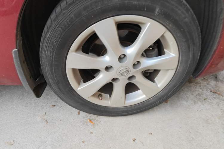 Used Nissan Tiida 2011 1.6L CVT Smart Version Right Front Wheel Hub