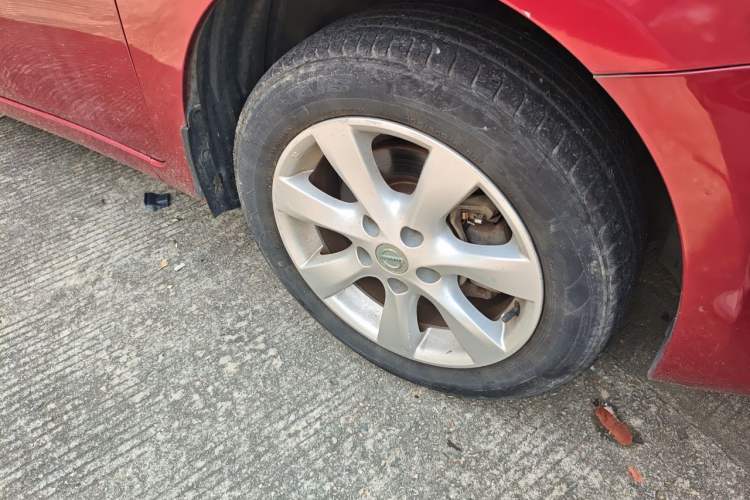 Used Nissan Tiida 2011 1.6L CVT Comfort Model Right Front Wheel Hub