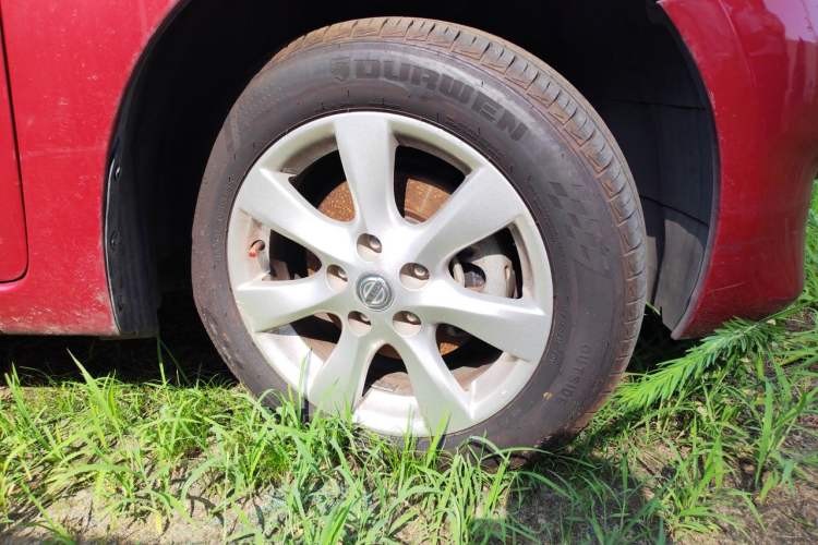 Used Nissan Tiida 2011 1.6L Manual Comfort Edition Right Front Wheel Hub