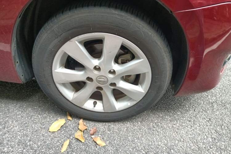 Used Nissan Tiida 2011 1.6L CVT Smart Version Right Front Wheel Hub