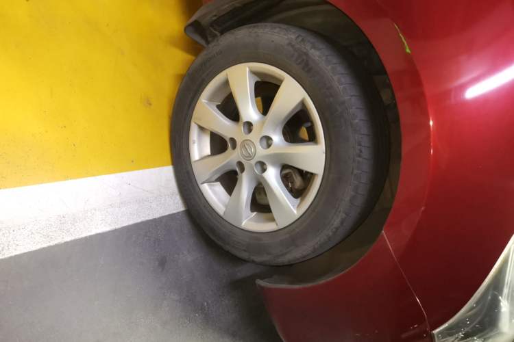 Used Nissan Tiida 2011 1.6L CVT Smart Version Right Front Wheel Hub