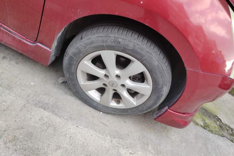 Used Nissan Tiida 2011 1.6L CVT Smart Version Right Front Wheel Hub