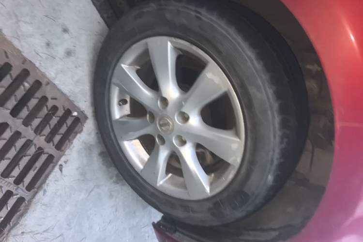 Used Nissan Tiida 2011 1.6L CVT Smart Version Right Front Wheel Hub