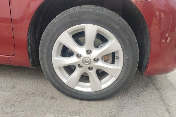 Used Nissan Tiida 2011 1.6L Manual Comfort Edition Right Front Wheel Hub