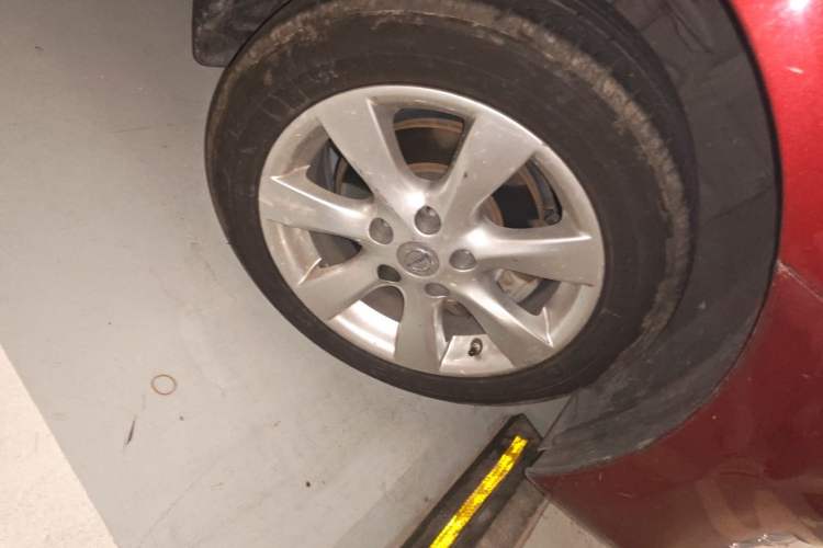 Used Nissan Tiida 2011 1.6L CVT Smart Version Right Front Wheel Hub
