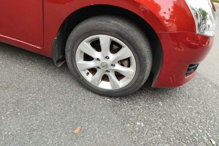 Used Nissan Tiida 2011 1.6L CVT Comfort Model Right Front Wheel Hub