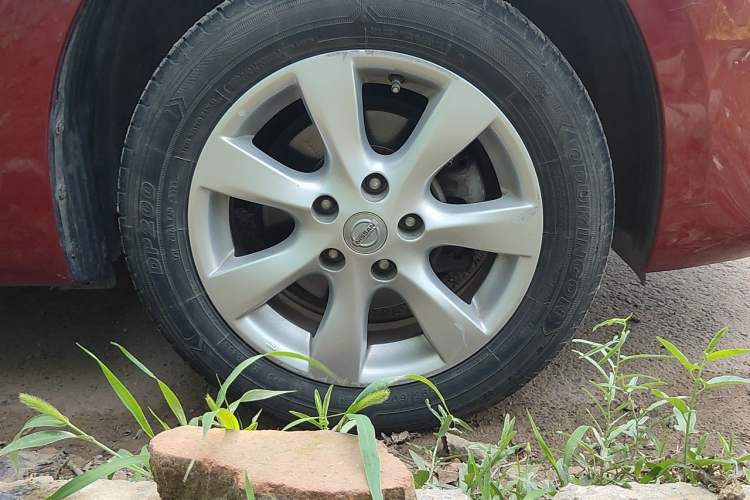 Used Nissan Tiida 2011 1.6L CVT Comfort Model Right Front Wheel Hub