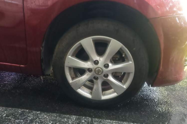 Used Nissan Tiida 2011 1.6L CVT Comfort Model Right Front Wheel Hub