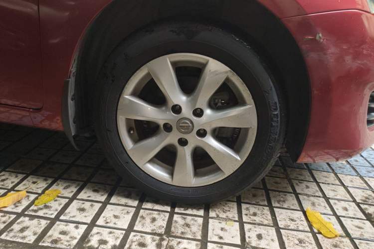 Used Nissan Tiida 2011 1.6L CVT Smart Version Right Front Wheel Hub
