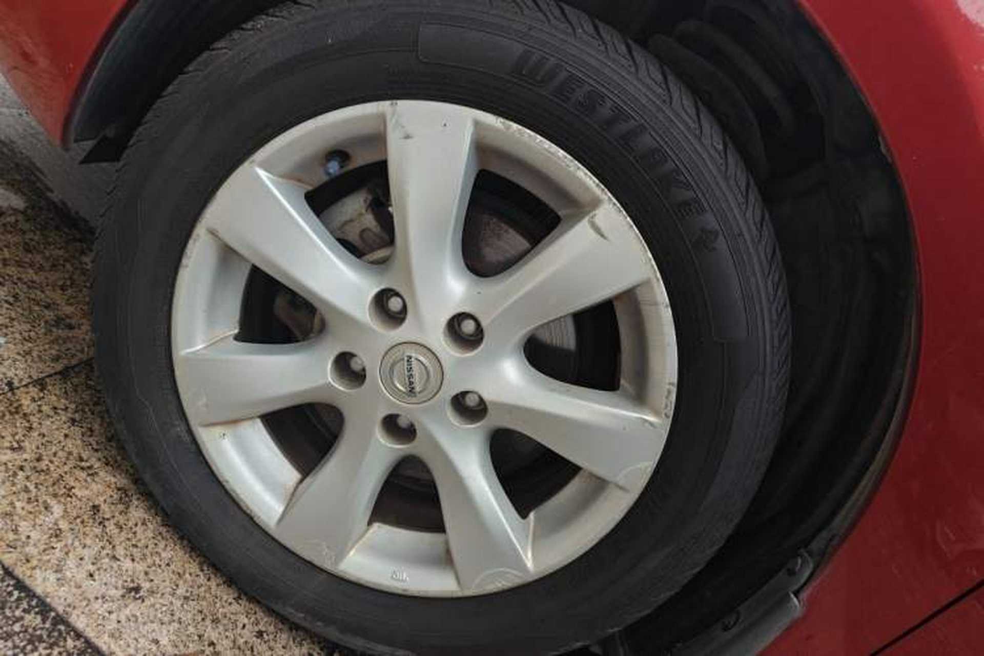Used Nissan Tiida 2011 1.6L CVT Smart Version Right Front Wheel Hub