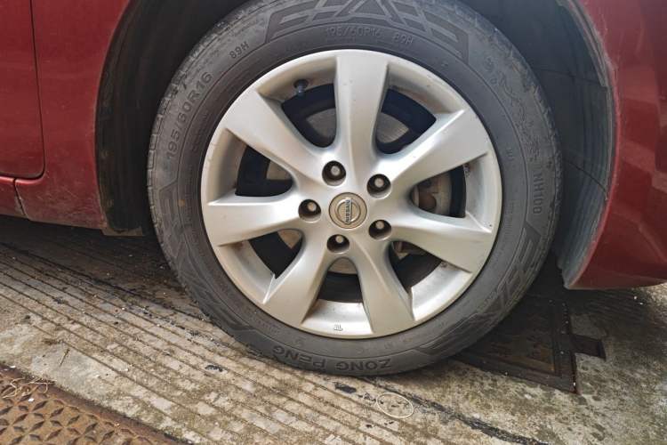 Used Nissan Tiida 2011 1.6L CVT Comfort Model Right Front Wheel Hub