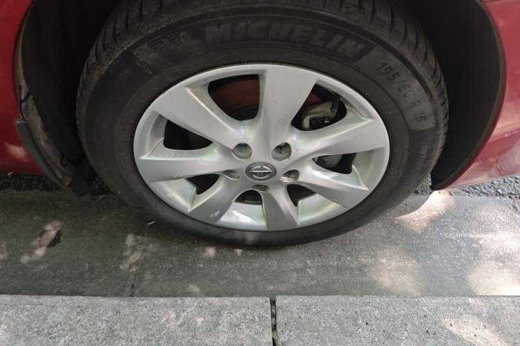 Used Nissan Tiida 2011 1.6L CVT Comfort Model Right Front Wheel Hub