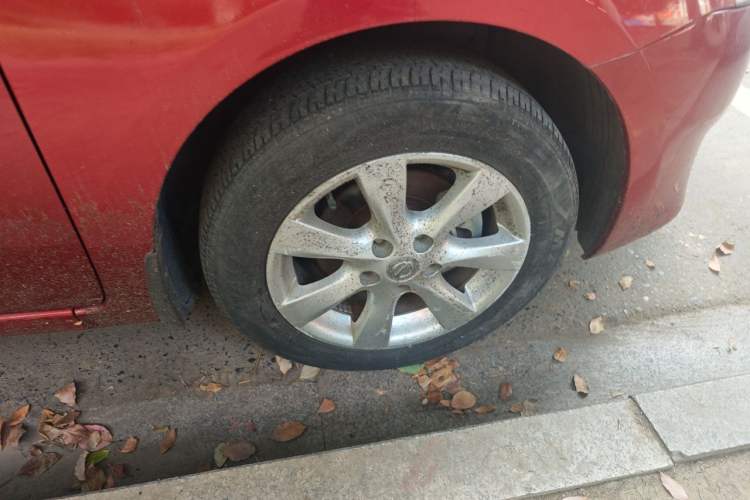 Used Nissan Tiida 2011 1.6L Manual Comfort Edition Right Front Wheel Hub