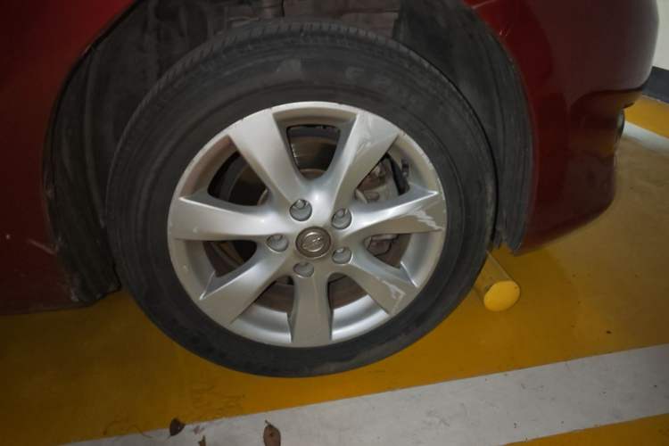 Used Nissan Tiida 2011 1.6L CVT Comfort Model Right Front Wheel Hub