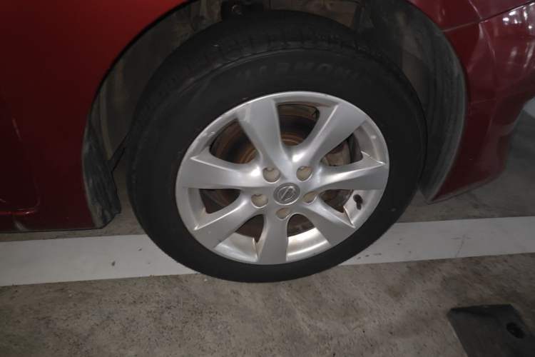 Used Nissan Tiida 2011 1.6L CVT Smart Version Right Front Wheel Hub