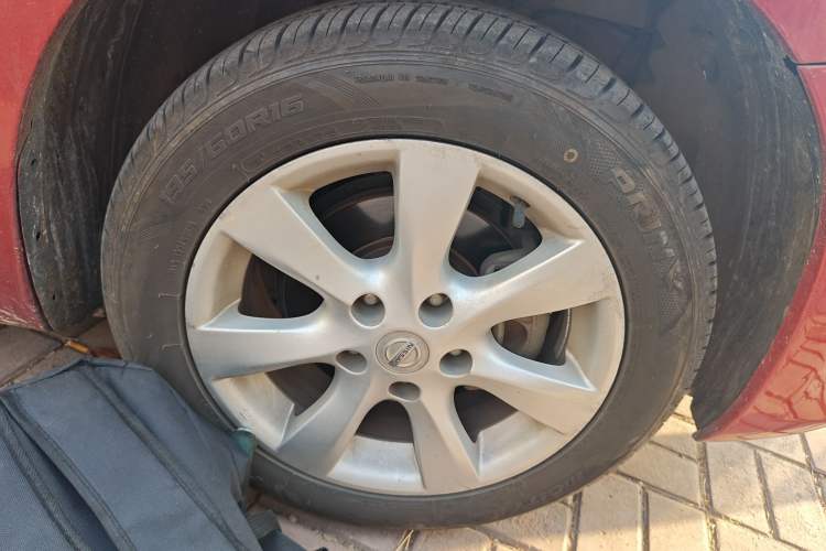 Used Nissan Tiida 2011 1.6L CVT Comfort Model Right Front Wheel Hub