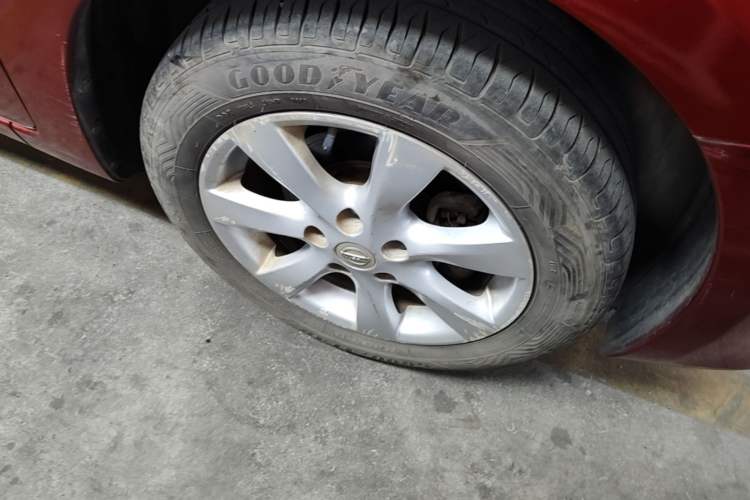 Used Nissan Tiida 2011 1.6L CVT Comfort Model Right Front Wheel Hub