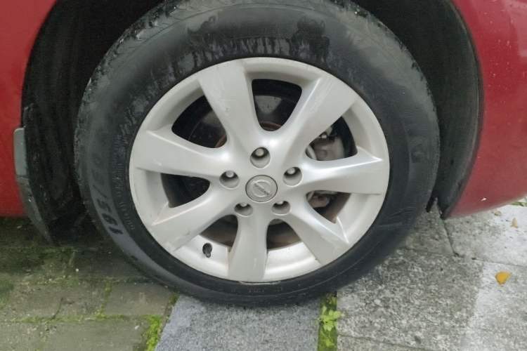 Used Nissan Tiida 2011 1.6L CVT Comfort Model Right Front Wheel Hub