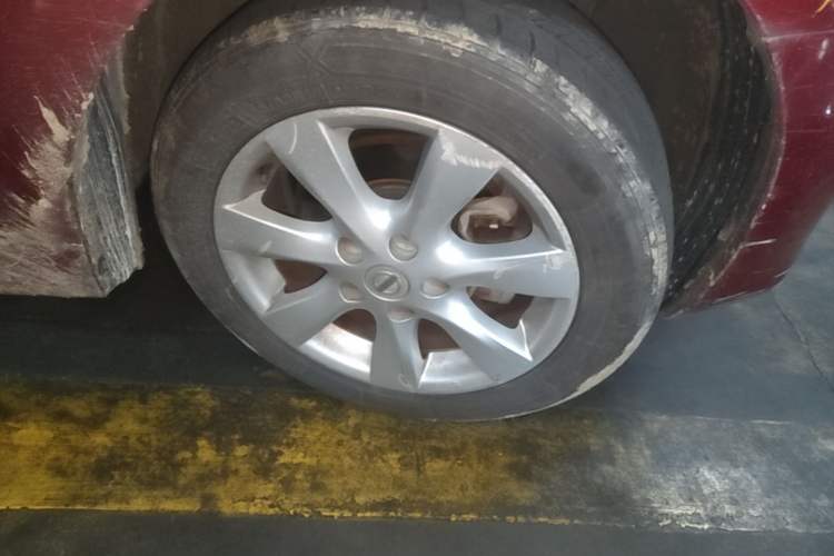Used Nissan Tiida 2011 1.6L CVT Comfort Model Right Front Wheel Hub