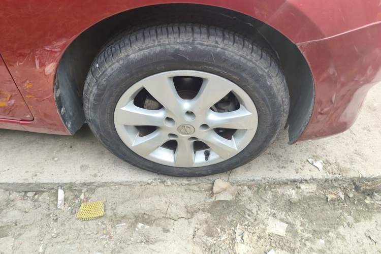 Used Nissan Tiida 2011 1.6L CVT Smart Version Right Front Wheel Hub