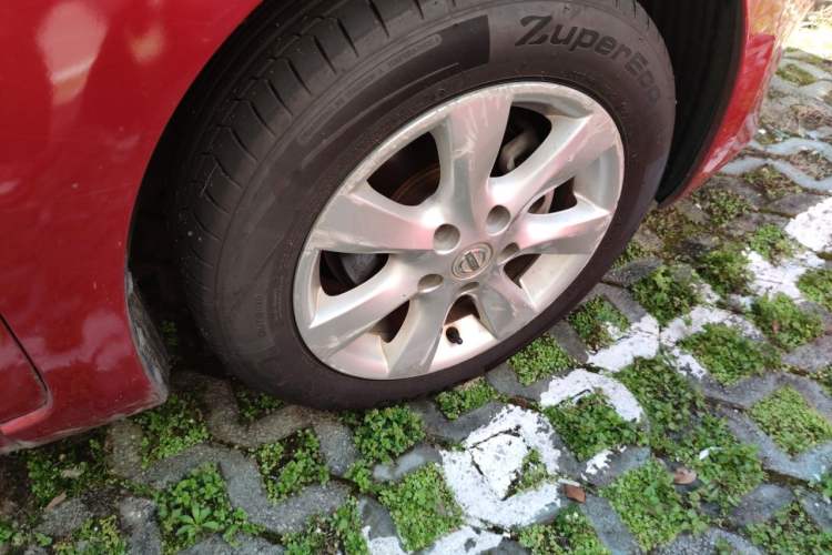 Used Nissan Tiida 2011 1.6L CVT Smart Version Right Front Wheel Hub