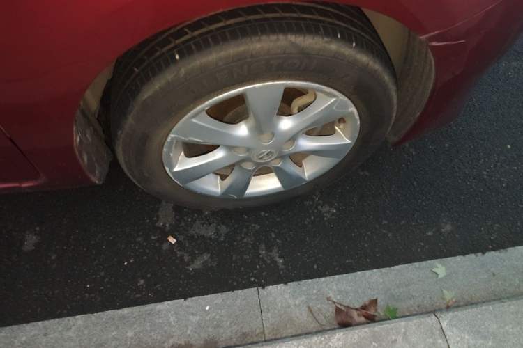 Used Nissan Tiida 2011 1.6L CVT Smart Version Right Front Wheel Hub