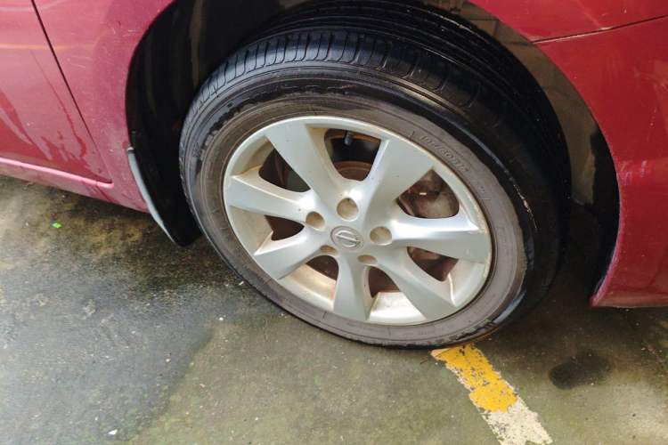 Used Nissan Tiida 2011 1.6L CVT Comfort Model Right Front Wheel Hub