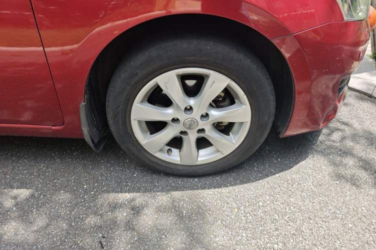 Used Nissan Tiida 2011 1.6L CVT Smart Version Right Front Wheel Hub